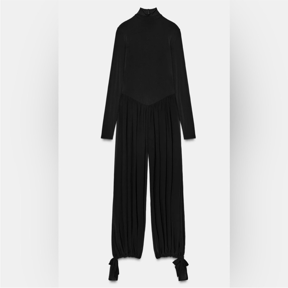 TREND NEW ZARA VOLUME JUMPSUIT
🚨FIRM PRICE NO DISCOUNT ON THIS JUMPSUIT - Picture 16 of 17